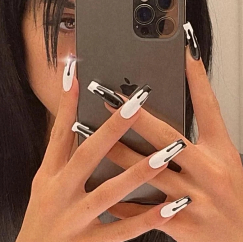 Press on nails